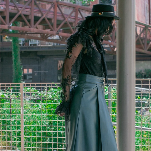 Beautiful black lace neck tie long sleeves blouse - Picture 7 of 7